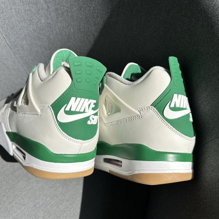 Pantofi Sport Air Jordan 4 Retro SB Pine Green DR5415-103