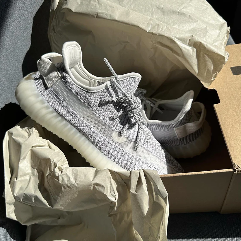 Pantofi Sport Yeezy Boost 350 V2 Static Gri Alb