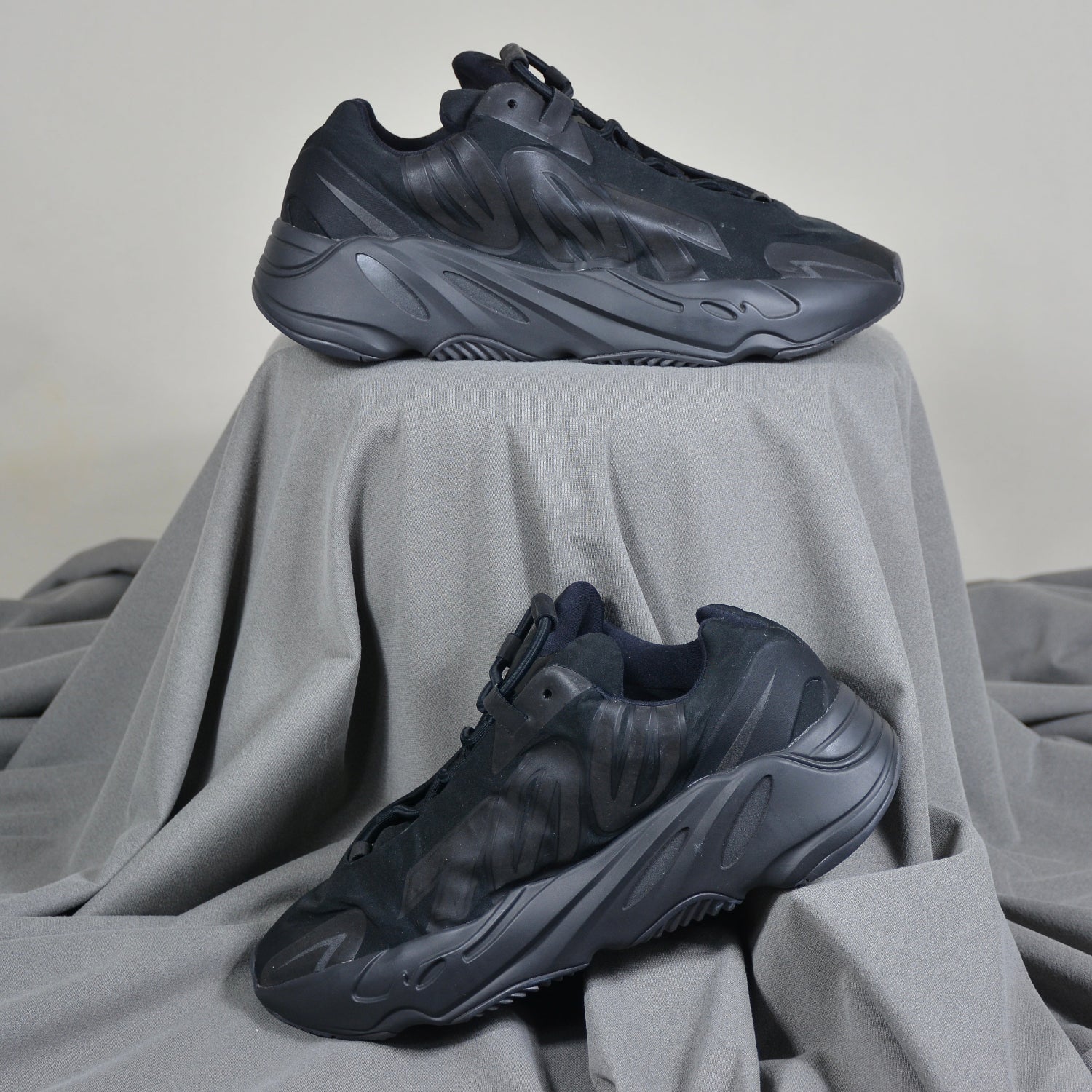 Pantofi Sport Yeezy Boost 700 MNVN Triple Black FV4440