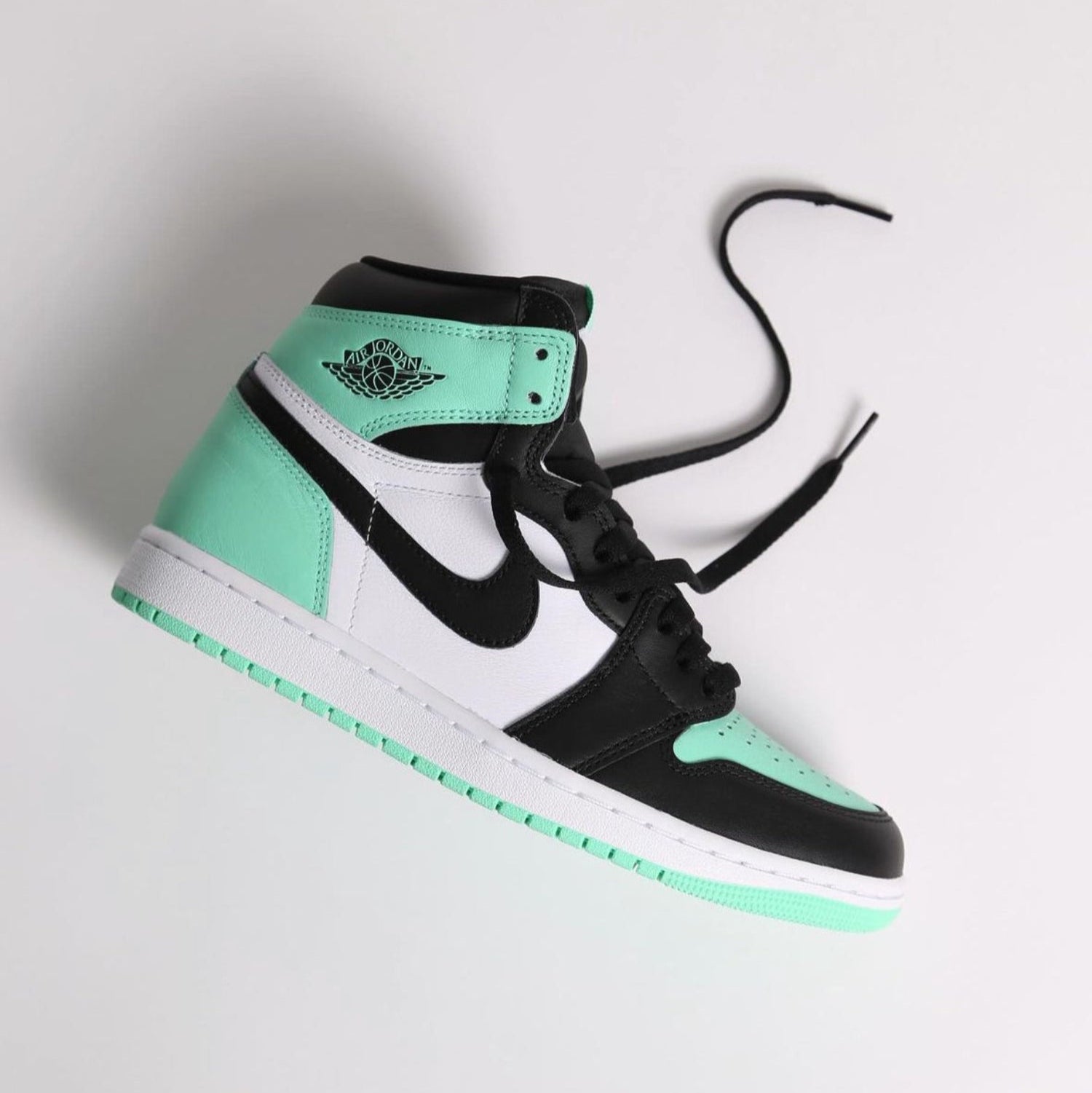 Pantofi Sport Air Jordan 1 High Retro Green Glow