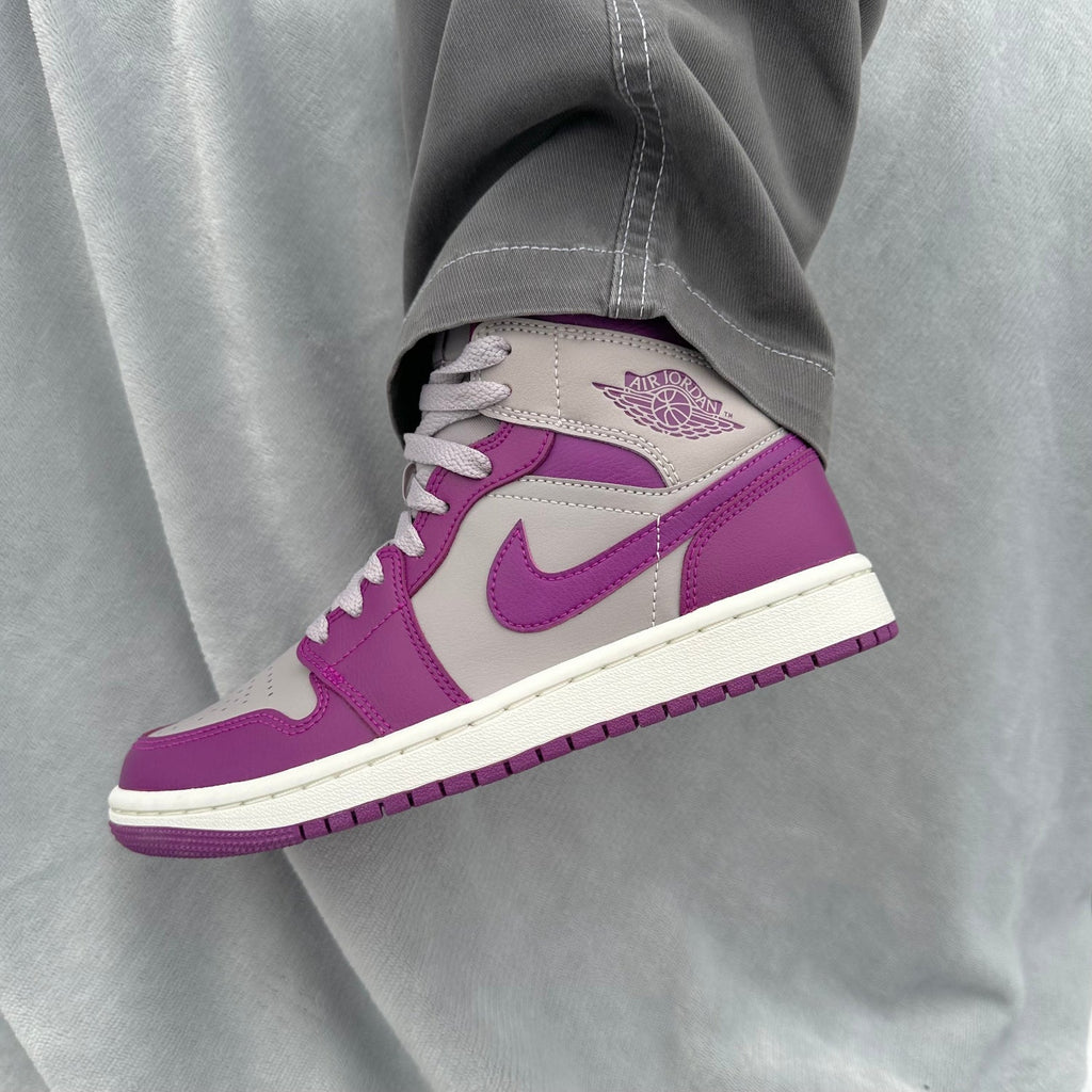 Air Jordan 1 Mid Magenta