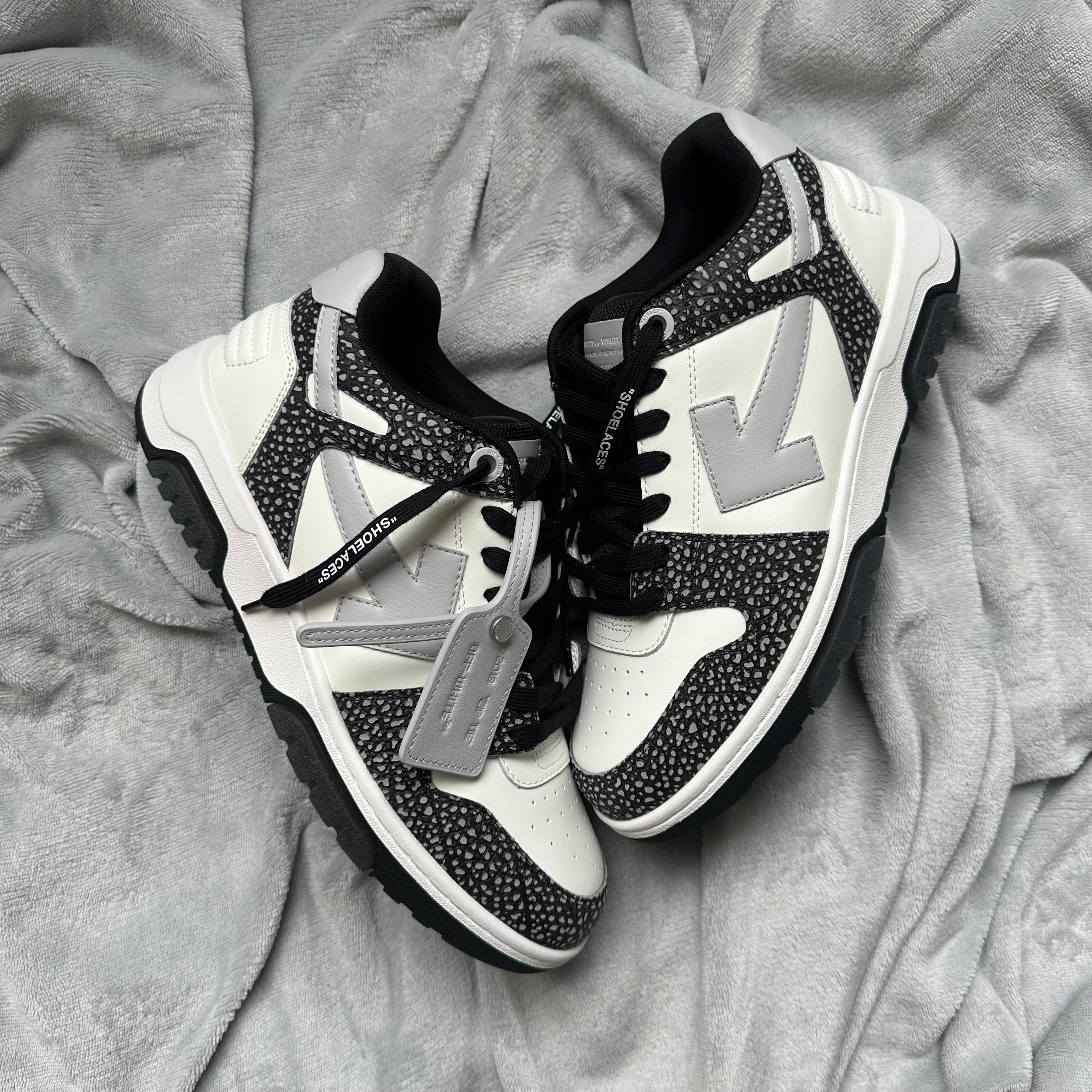 Pantofi Sport Off-White Out Of Office Low Black Grey With Dots OMIA189S23LEA0090109