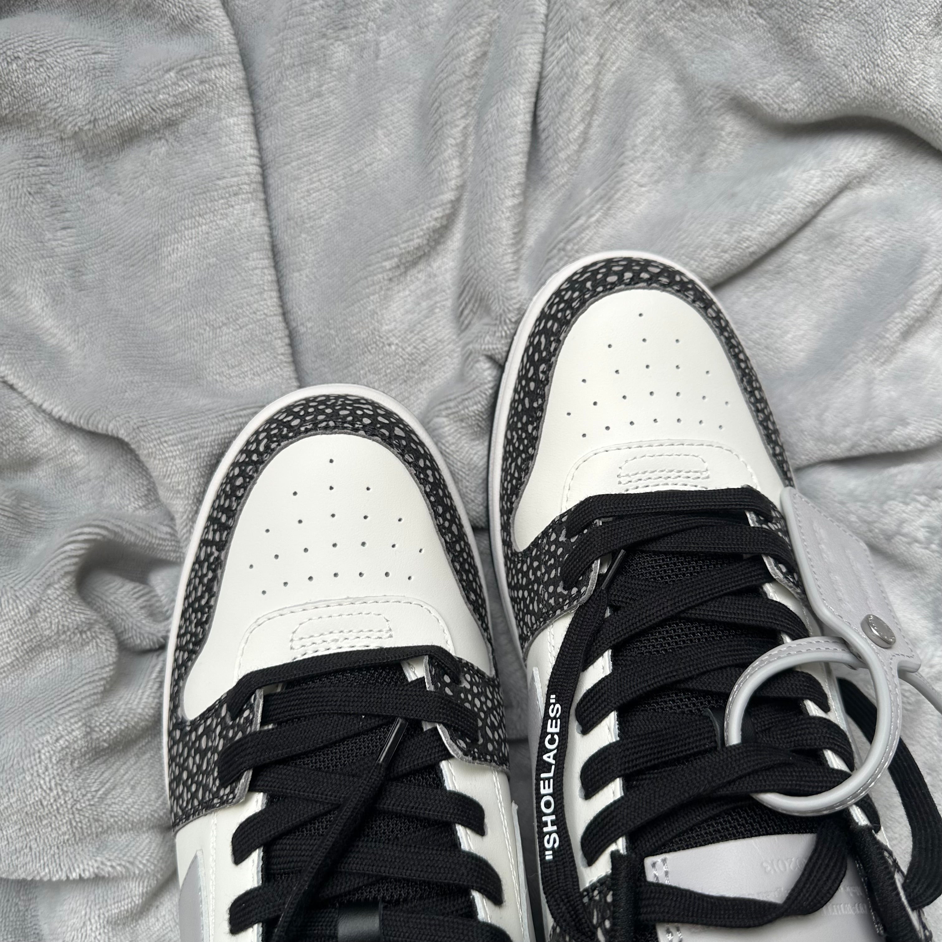 Pantofi Sport Off-White Out Of Office Low Black Grey With Dots OMIA189S23LEA0090109