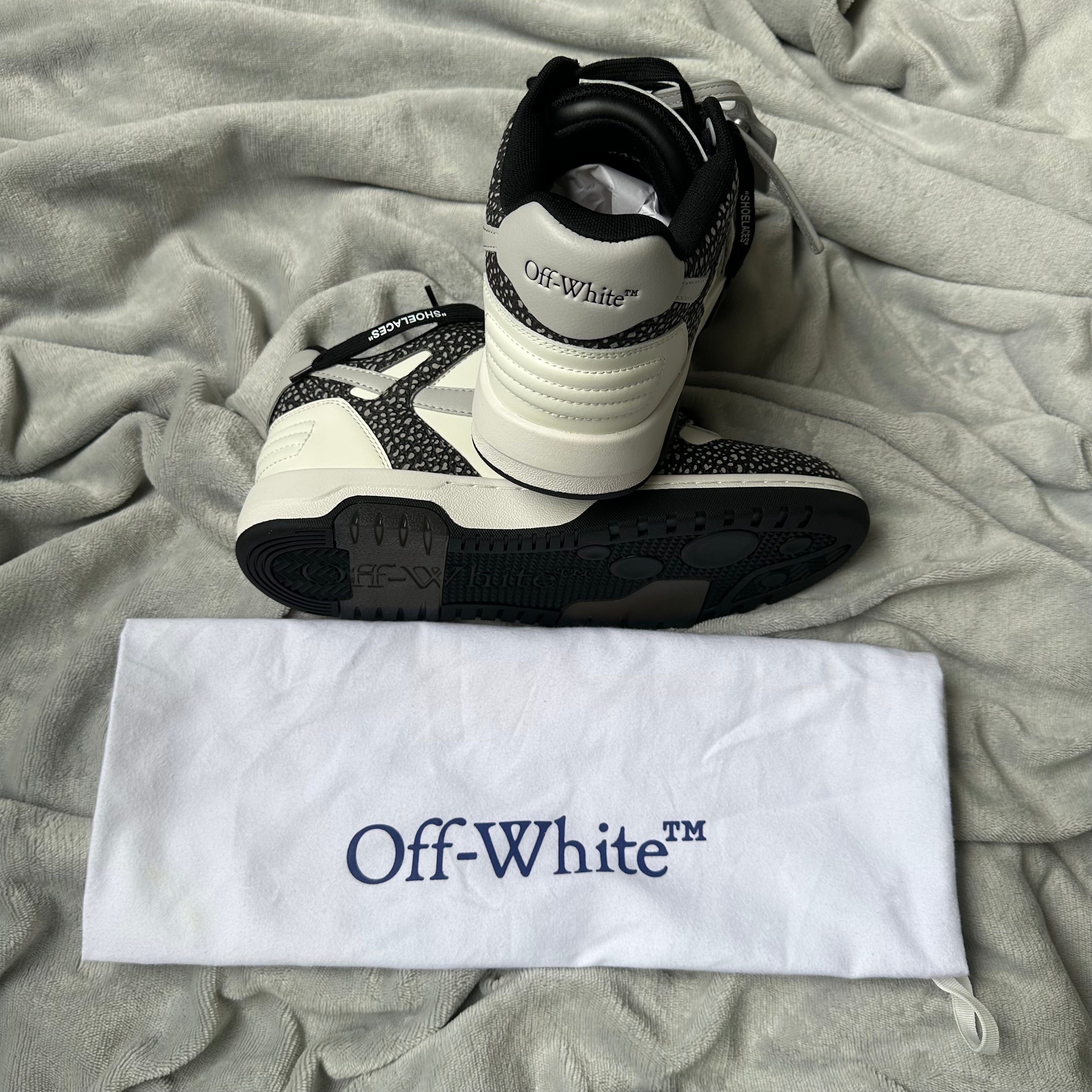 Pantofi Sport Off-White Out Of Office Low Black Grey With Dots OMIA189S23LEA0090109