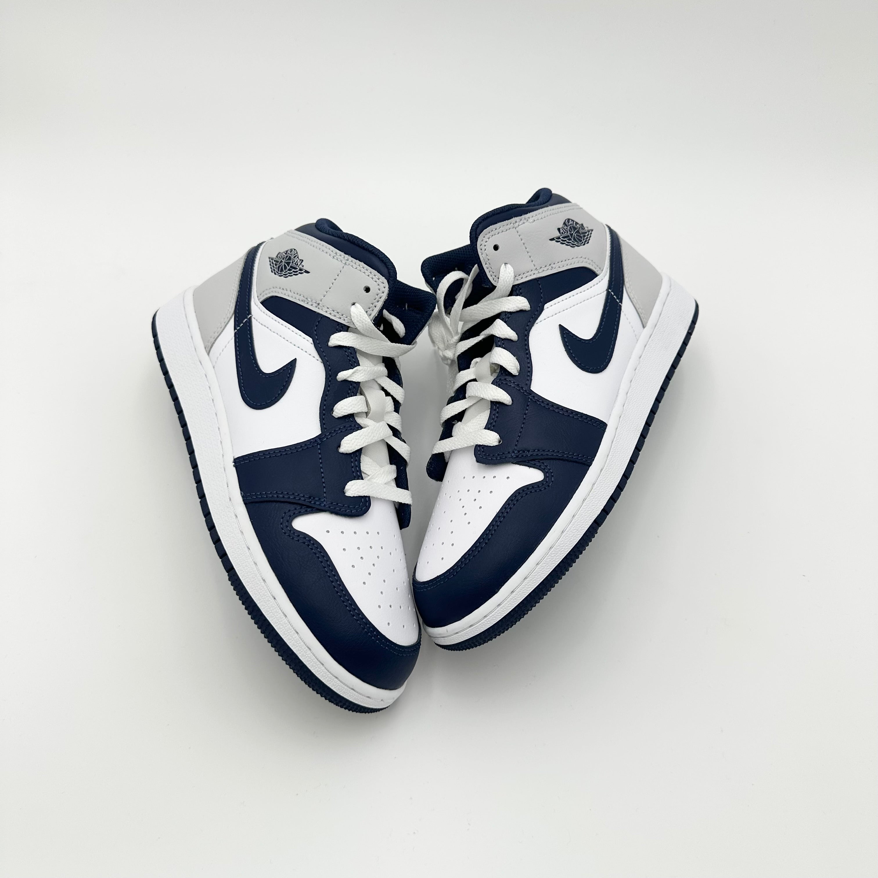 Pantofi Sport Air Jordan 1 Mid Wolfgrey Navy DQ8423-146