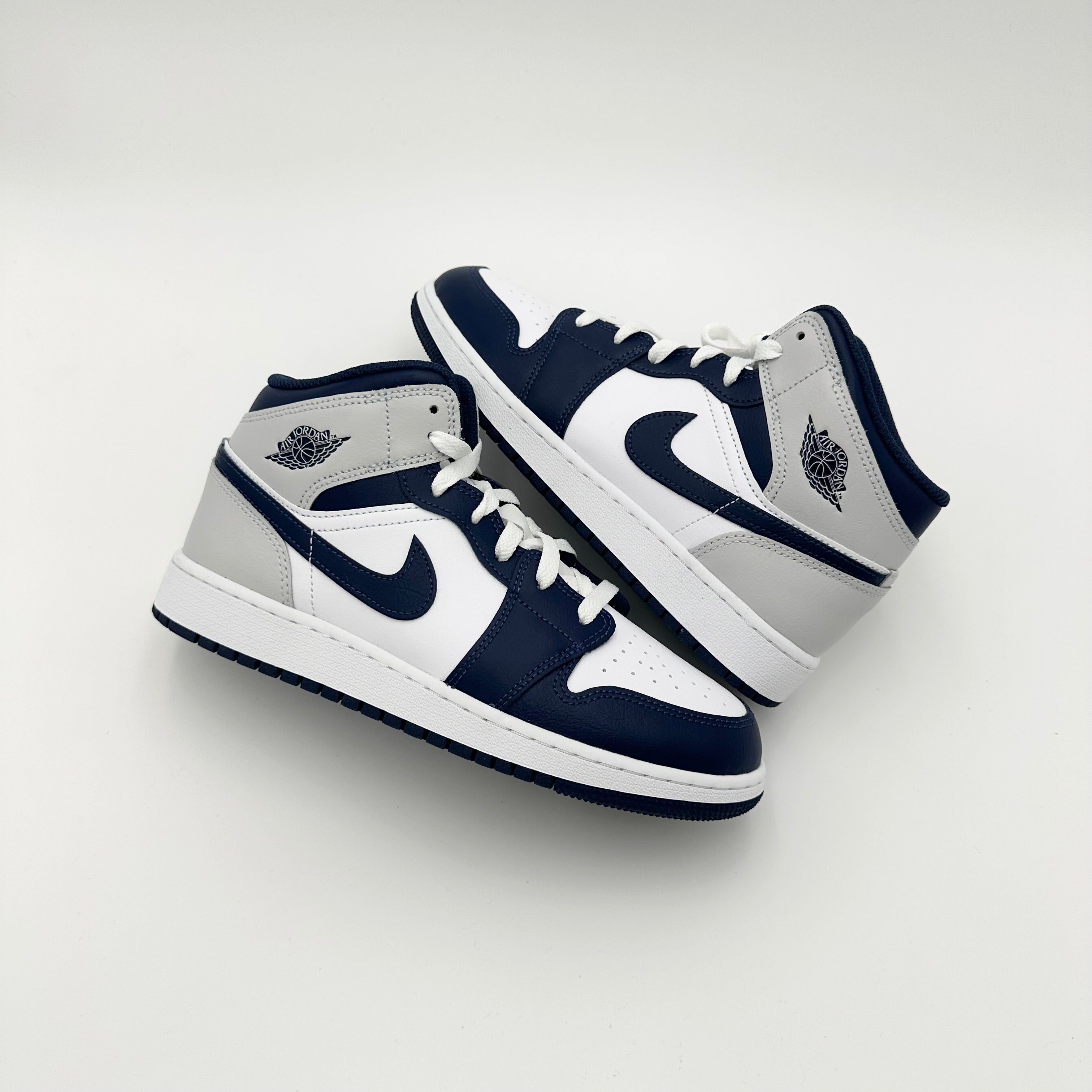 Pantofi Sport Air Jordan 1 Mid Wolfgrey Navy DQ8423-146