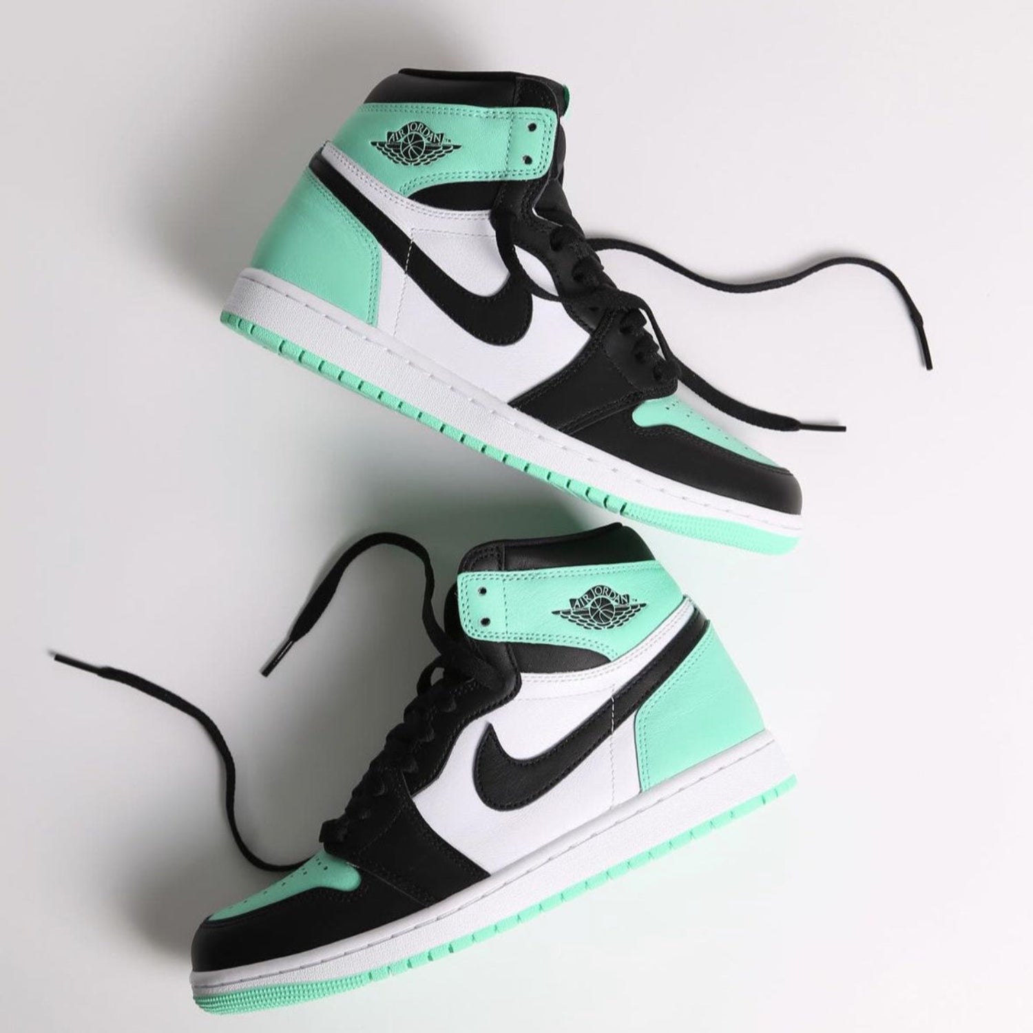 Pantofi Sport Air Jordan 1 High Retro Green Glow