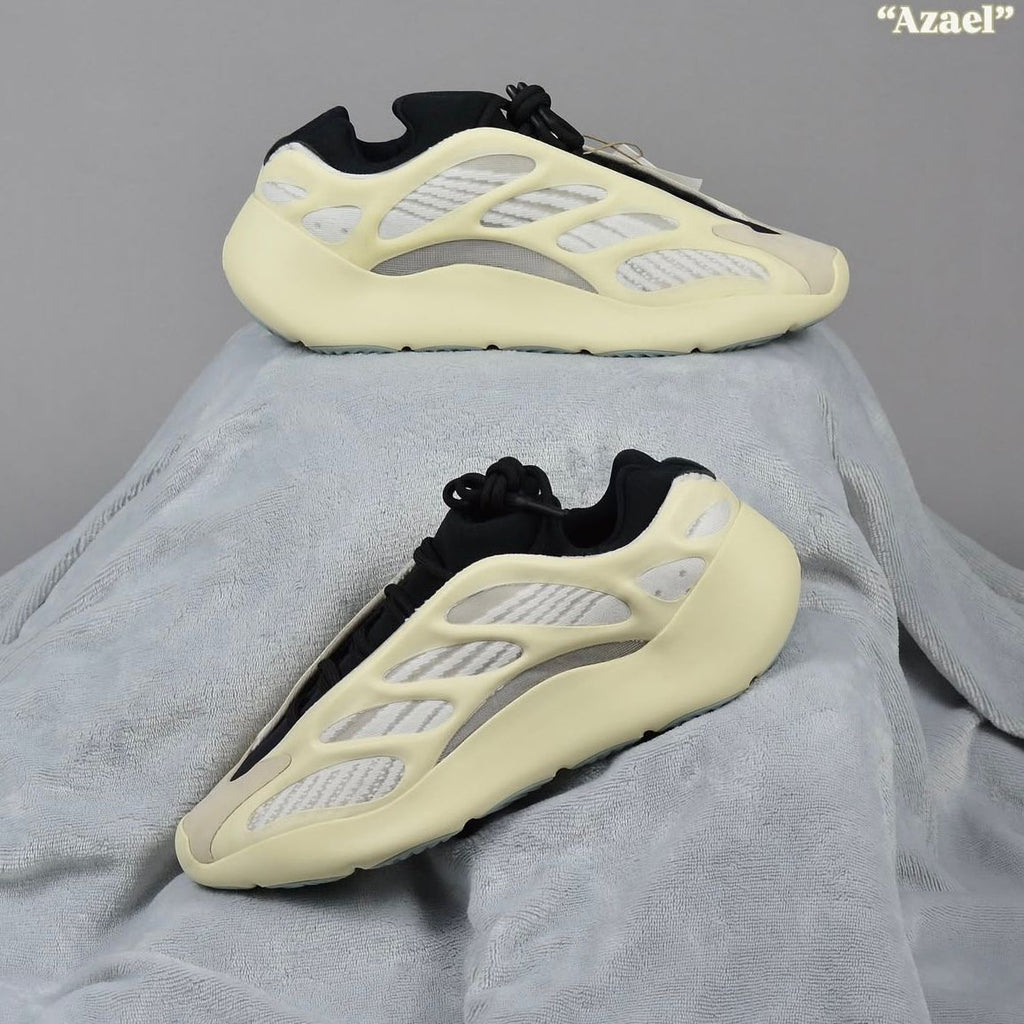 Pantofi Sport Yeezy Boost 700 V3 Azael White Cream FW4980