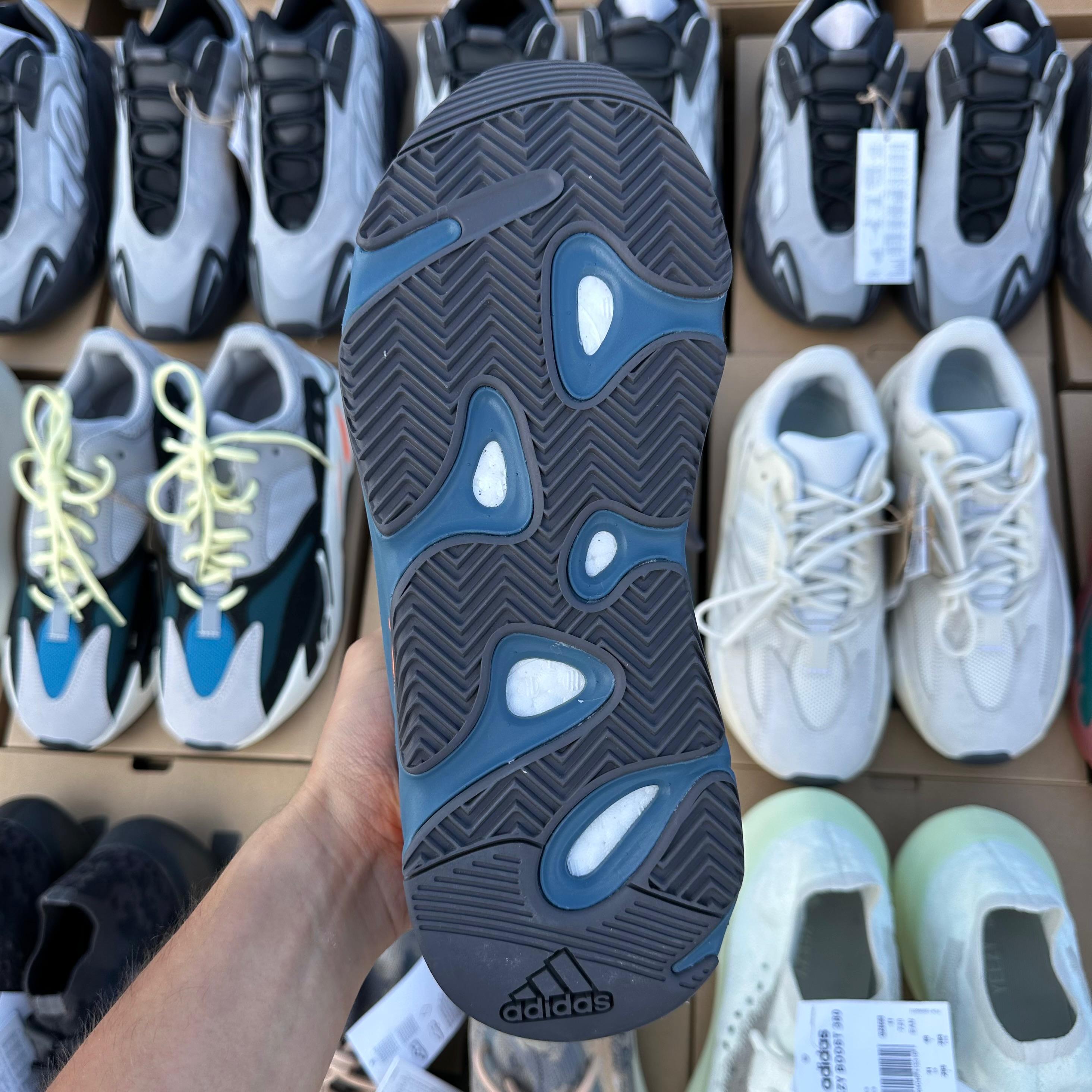 Pantofi Sport Yeezy Boost 700 Faded Azure GZ2002