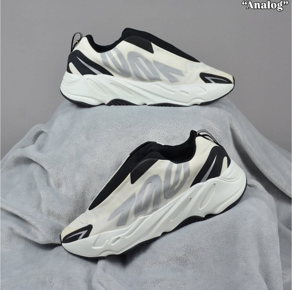 Pantofi Sport Yeezy Boost 700 MNVN Analog IG4798