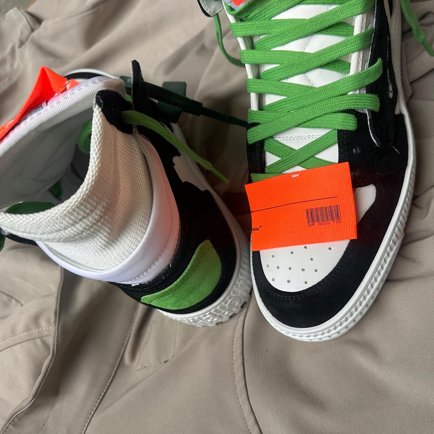 Pantofi Sport Off-White Off-Court 3.0 Black White Green OMIA065S22LEA0040155