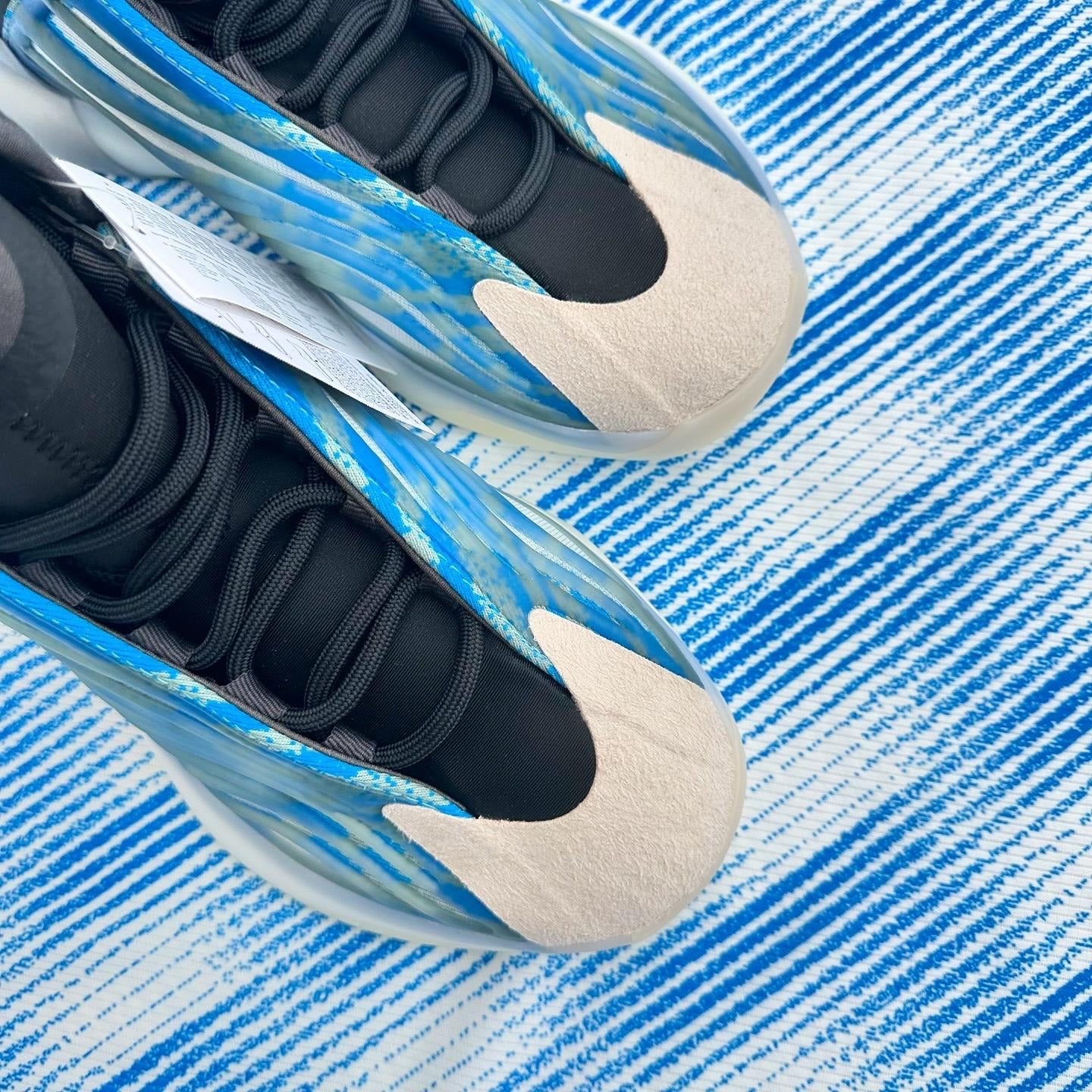 Pantofi Sport Yeezy Boost QNTM Frozen Blue GZ8872