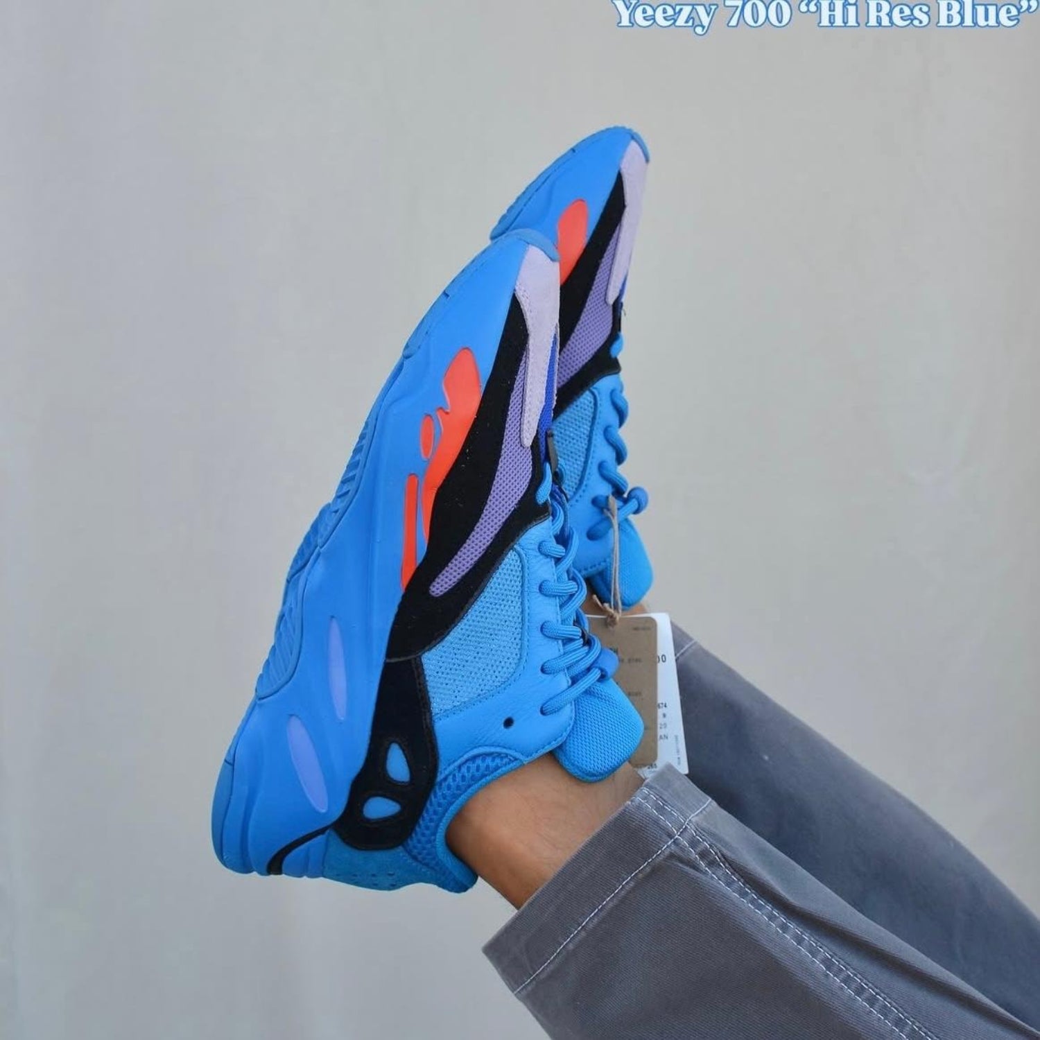 Pantofi Sport Yeezy Boost 700 Hi-Res Bright Blue HP6674