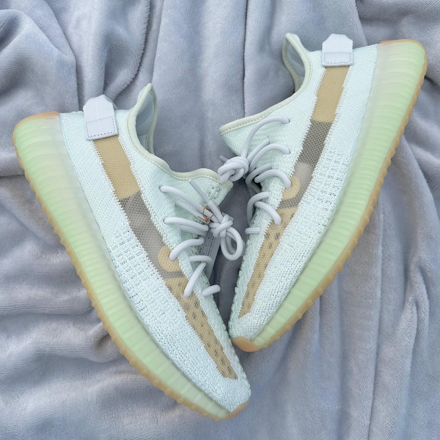 Pantofi Sport Yeezy Boost 350 V2 Hyperspace EG7491