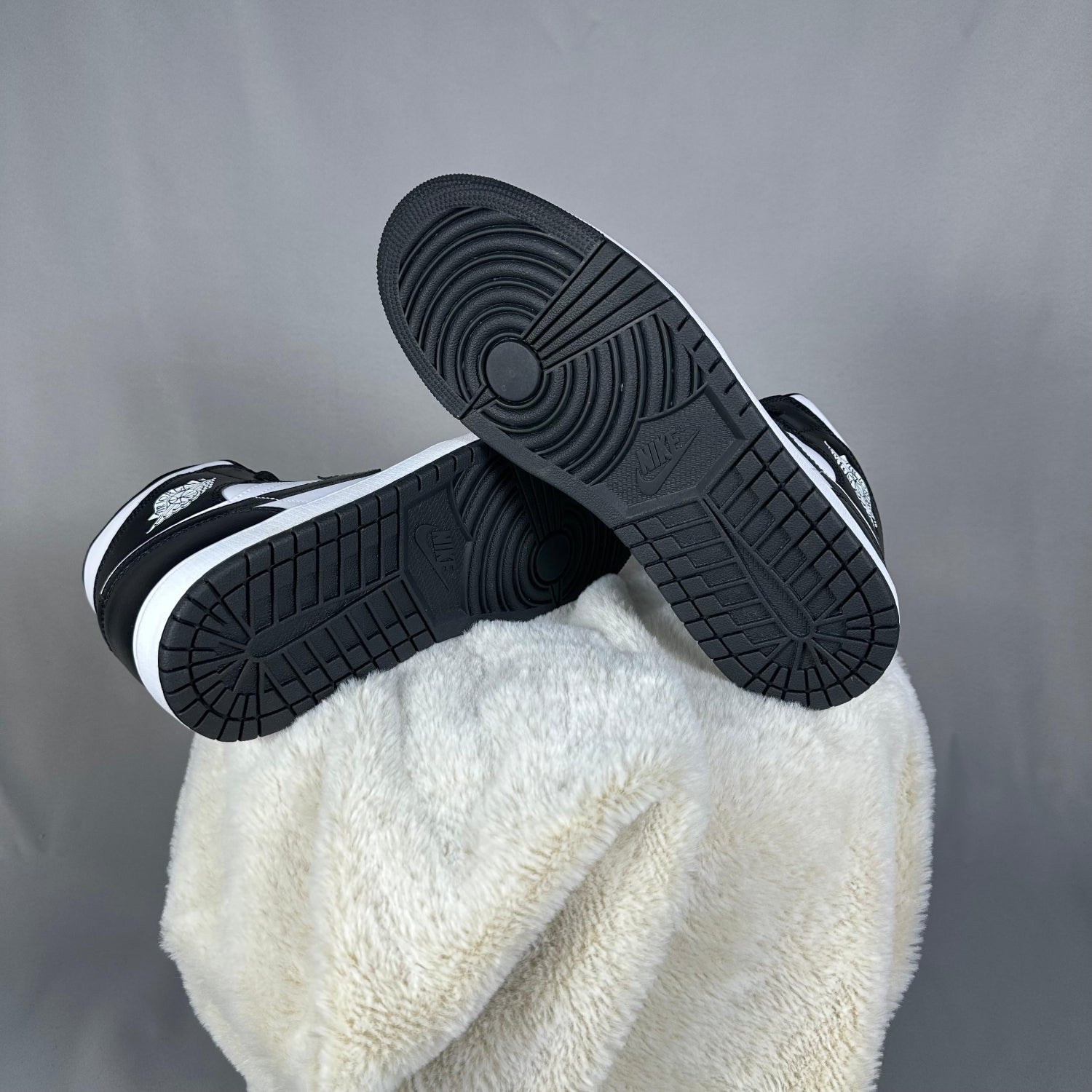 Pantofi Sport Air Jordan 1 Mid Panda White Black