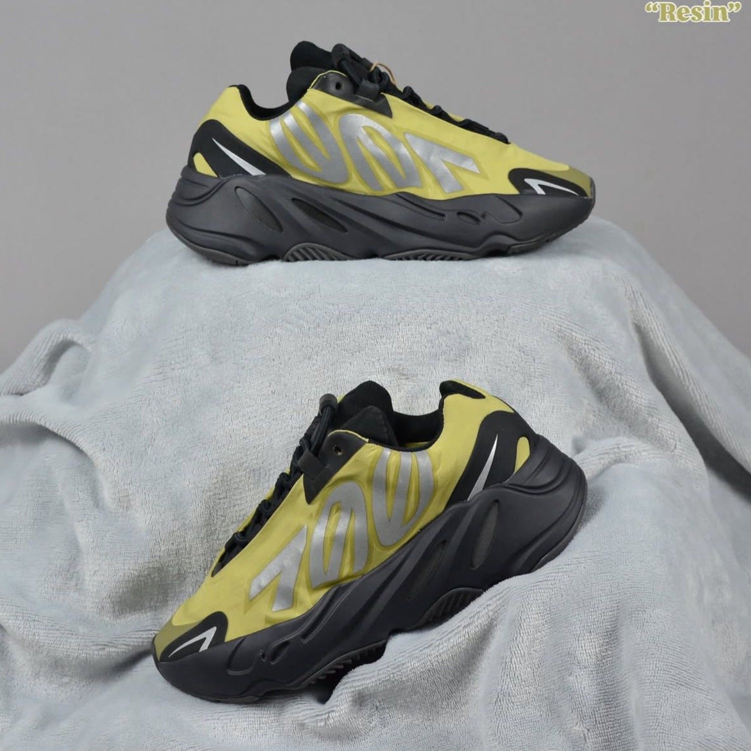 Pantofi Sport Yeezy Boost 700 MNVN Resin GW9525