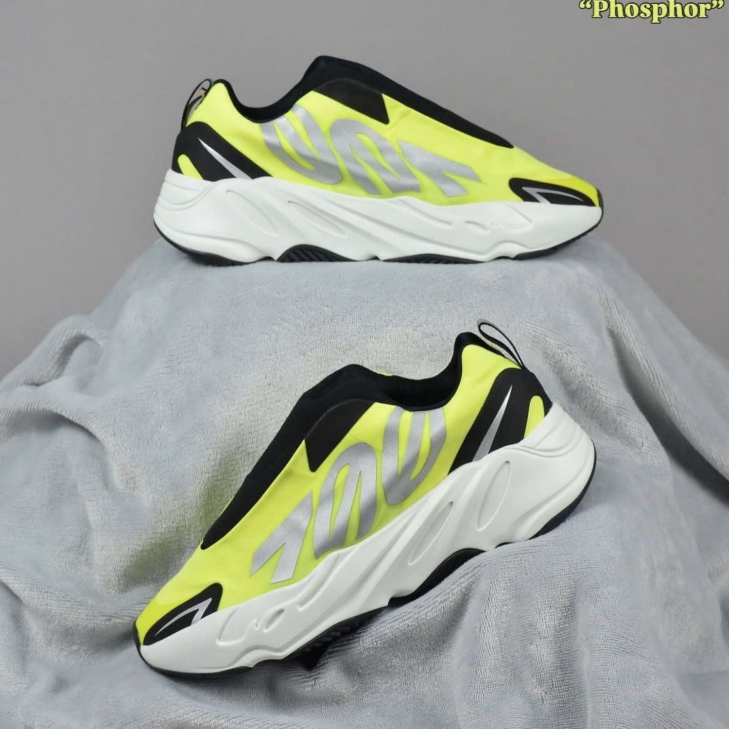 Pantofi Sport Yeezy Boost 700 MNVN Phosphor Glow FY3724