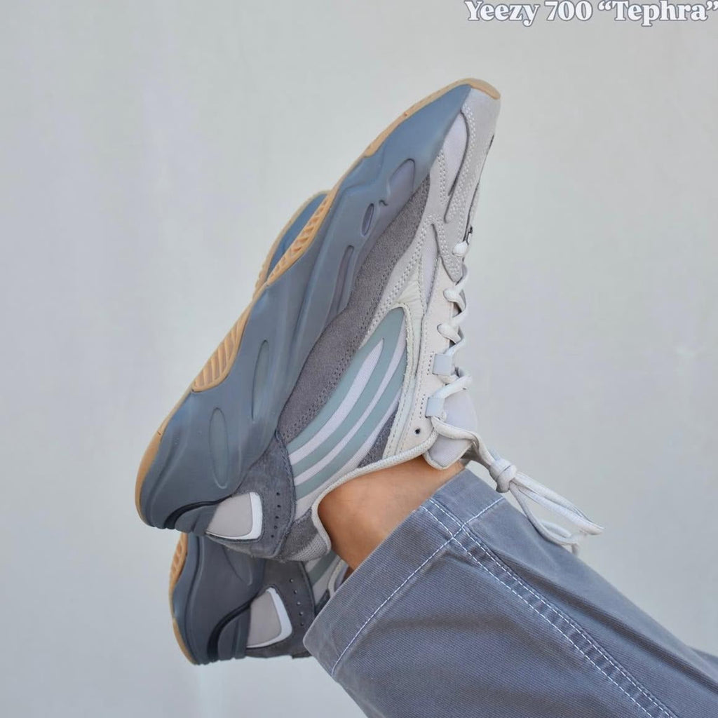 Pantofi Sport Yeezy Boost 700 Tephra FU7914