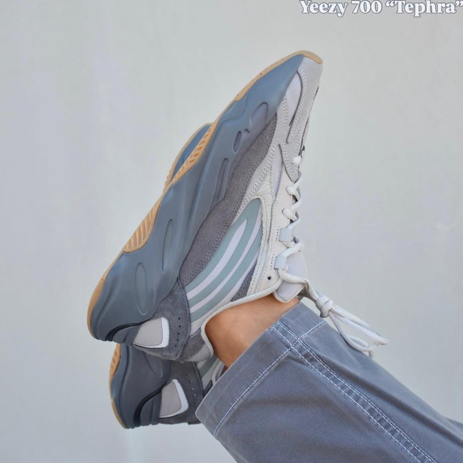 Pantofi Sport Yeezy Boost 700 Tephra FU7914